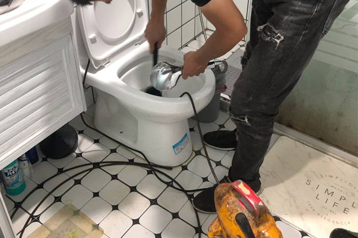 历城马桶堵塞自己疏通还是找师傅？专业上门服务让你省时更省心